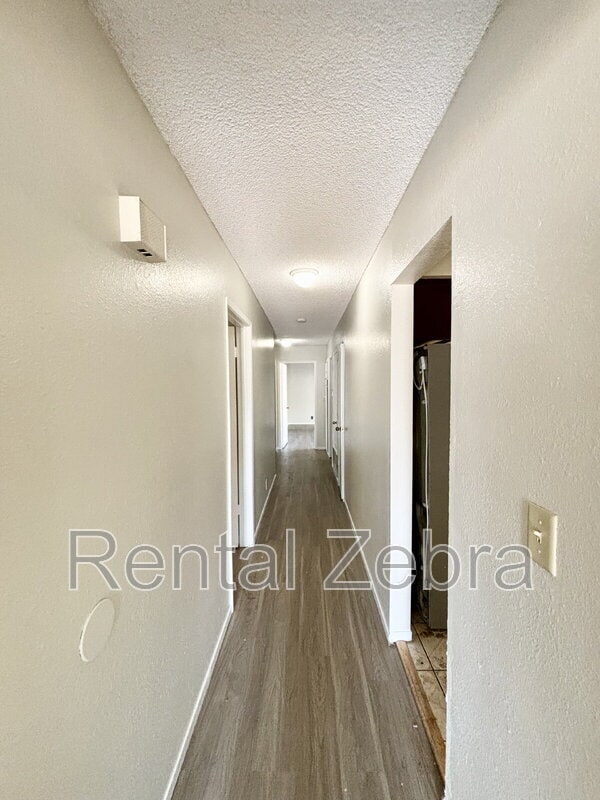 Building Photo - 3047 Bedford Dr