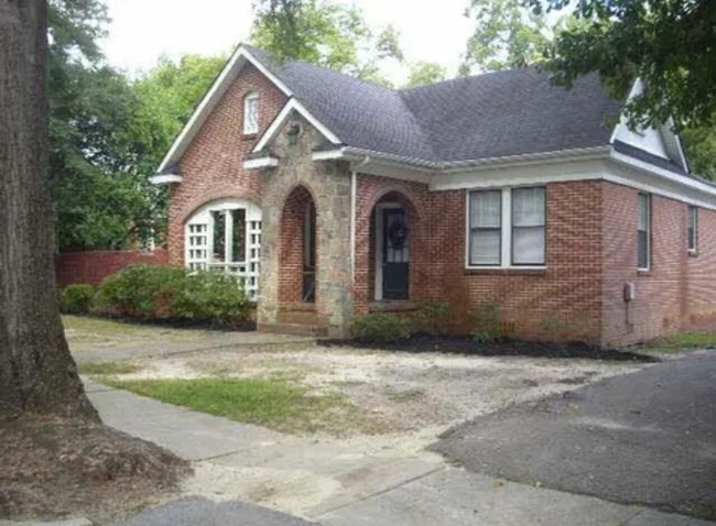 Building Photo - Downtown 3bd/2ba Bungalow