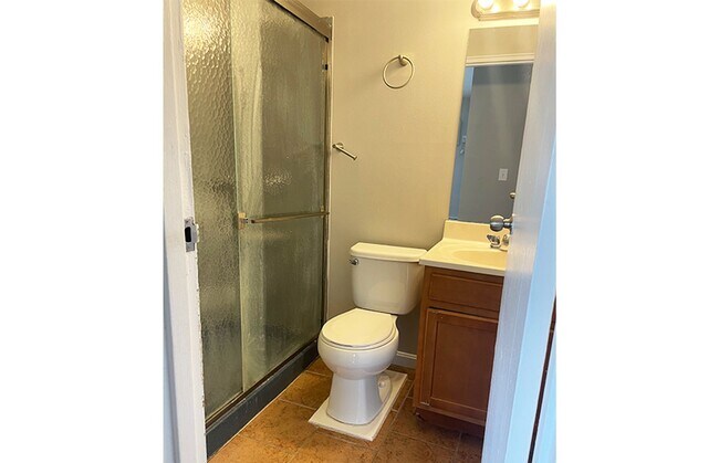 Building Photo - 550 Lowell Ave