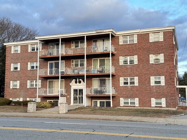 Building Photo - 15 Main St