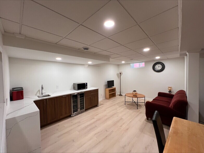 Building Photo - 18 Rustic Ldg W