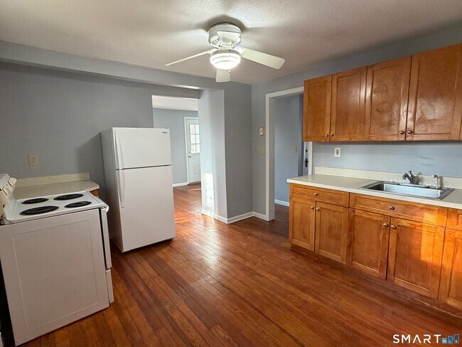 Building Photo - 3 Greenwood St