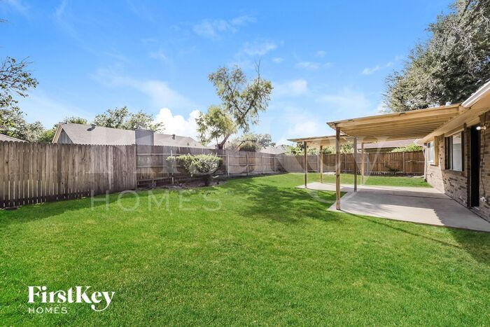 Building Photo - 2437 Slaton Dr