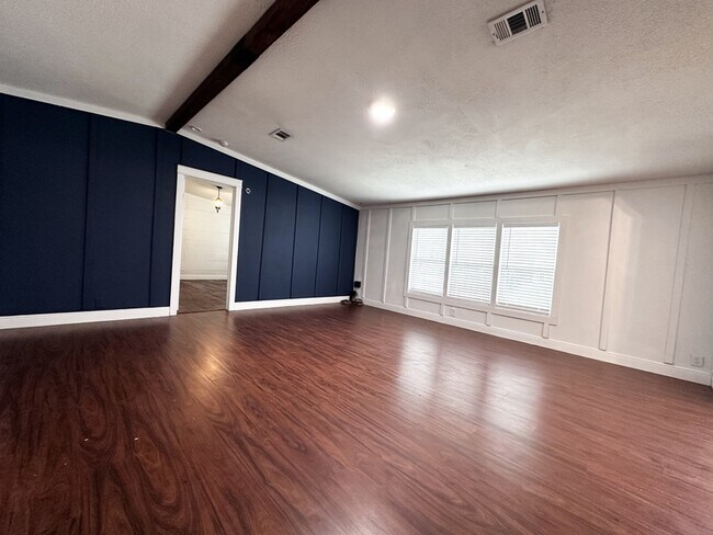 Building Photo - 2325 Salt Creek Trail