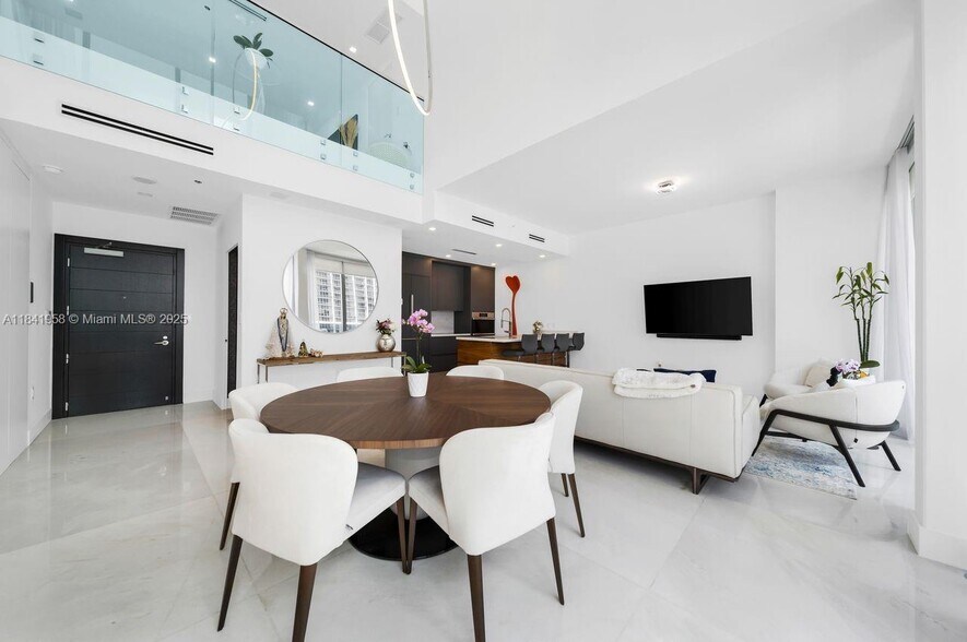Building Photo - 200 Biscayne Boulevard Way