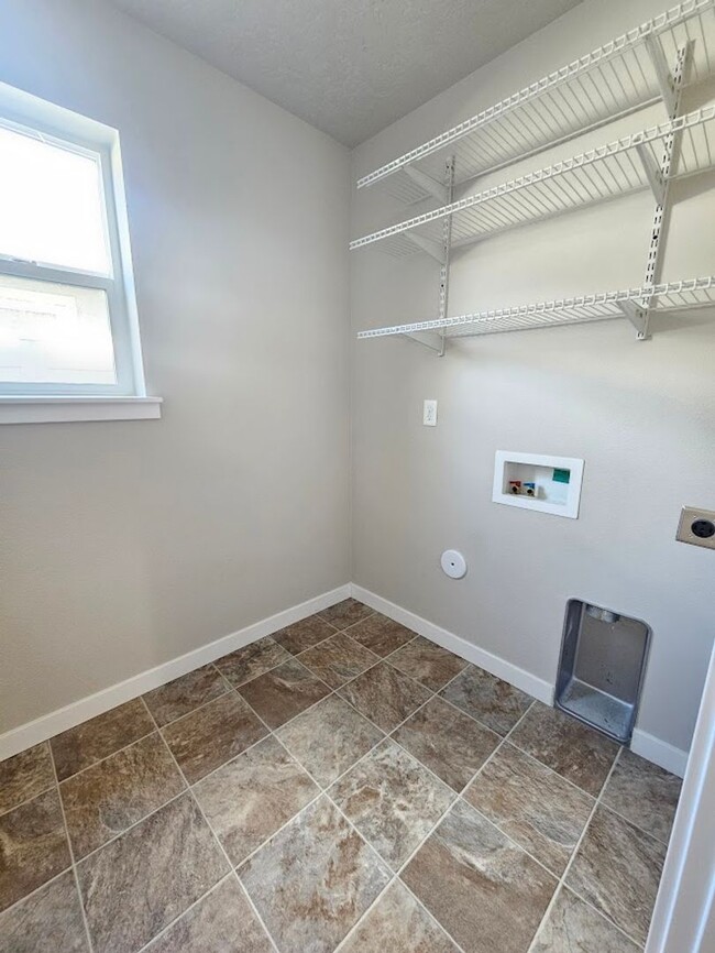 Building Photo - 3 Bedroom 2 Bath Home in Nampa