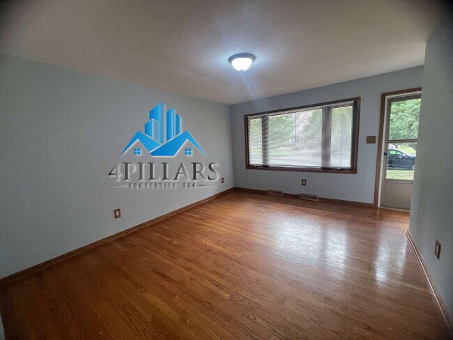 Building Photo - "Charming 3-Bedroom Haven with Finished Basement & Gleaming Hardwood Floors in Hammond!"