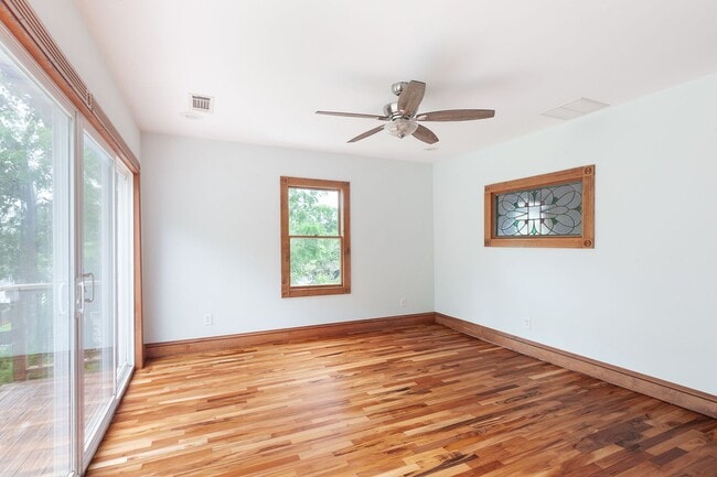 Building Photo - Spacious 6bd/3ba in Grant Park w/ Large Fe...