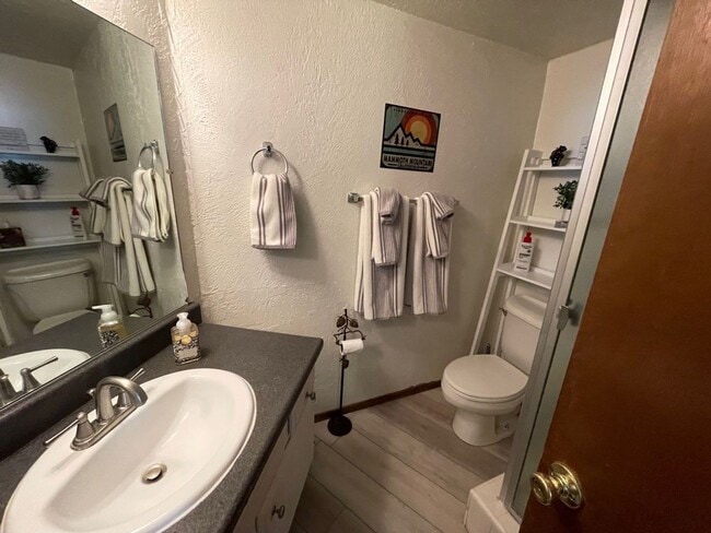Building Photo - Seasonal Rental (May-July): Fully Furnished 2 Bedroom Condo with Loft and 2 Bathrooms