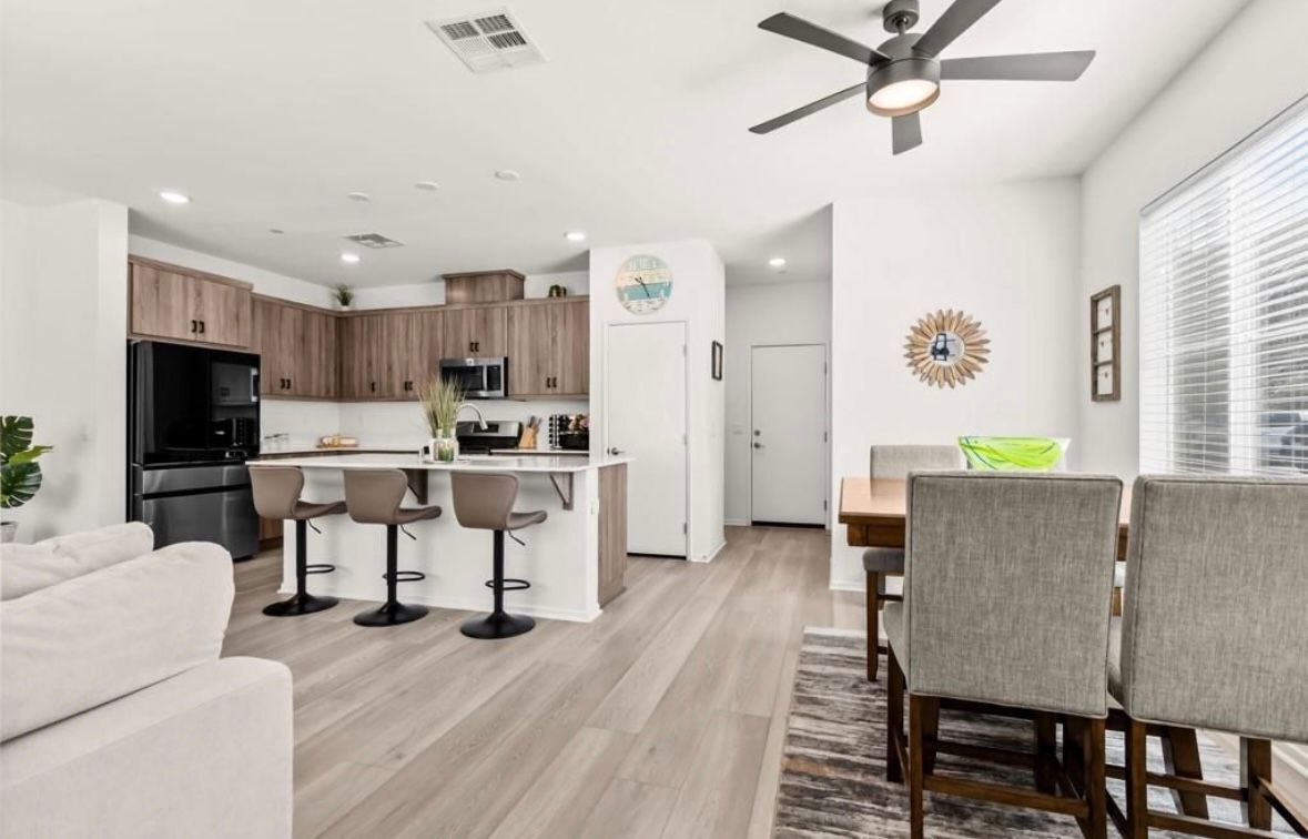 Building Photo - 359 Sweet Pl