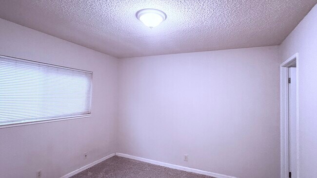 Building Photo - 2080 D St