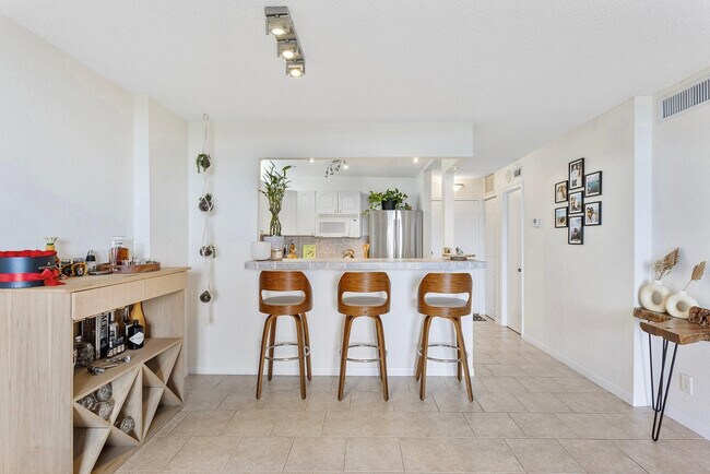 Building Photo - 1800 N Andrews Ave