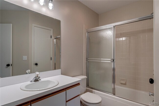 Building Photo - 2404 Pipers Ct
