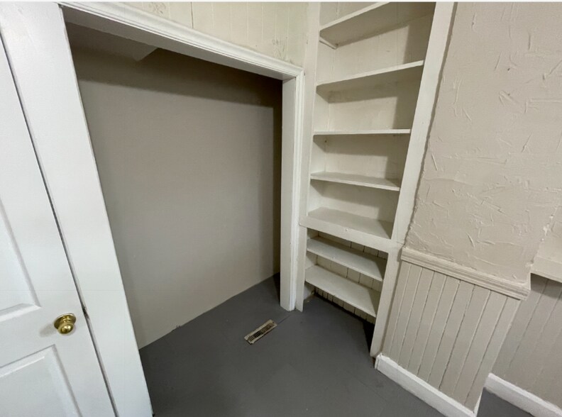 Building Photo - 3413 E 72nd St