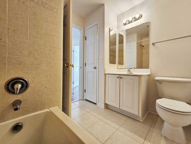 Building Photo - 618 Rainier Rd