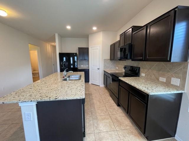 Building Photo - 1001 Hillrose Dr