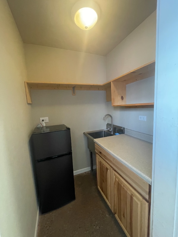 Building Photo - 15840 W Hess Ln