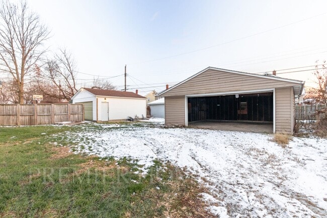 Building Photo - Pristine 3BR Home with 2-Car Garage & Designer Finishes