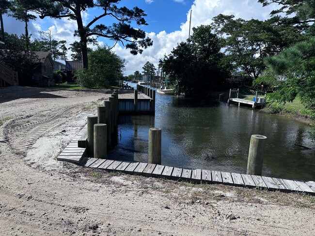 Building Photo - House in Wanchese - Canal front!