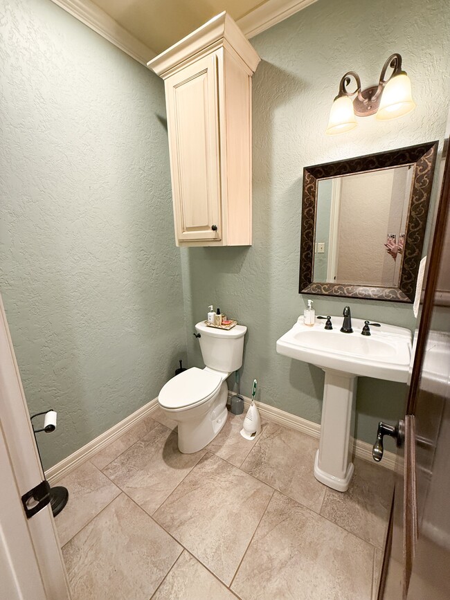 Building Photo - 6470 Claybourn Dr