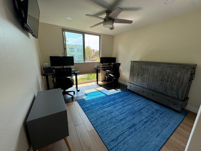 Building Photo - Move in ready Condo!