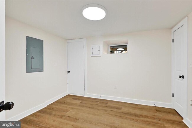 Building Photo - 33 S Morley St