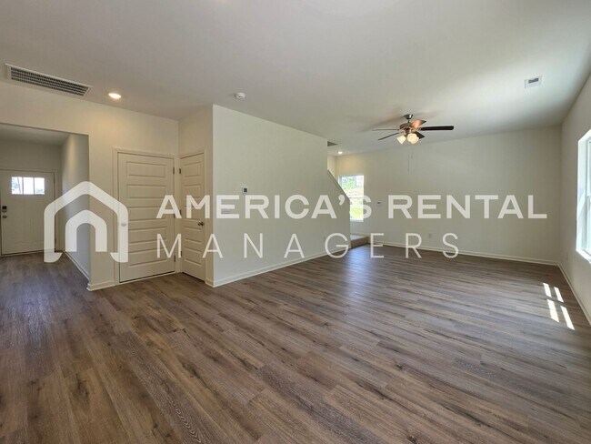 Building Photo - Spacious Home for Rent in Calera, AL!