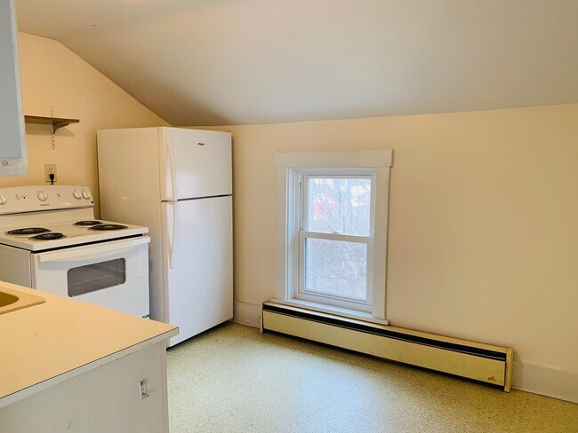 Building Photo - 284 Sycamore St