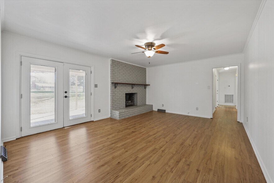 Building Photo - 930 Corning Rd