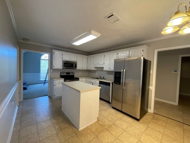 Building Photo - 499 Marble Falls