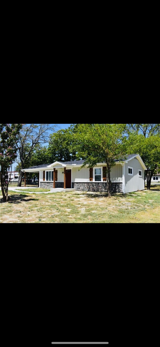 Primary Photo - 110 N Bell St