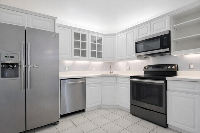 Building Photo - 2201 S Ocean Dr