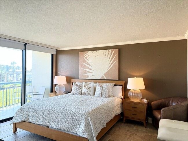 Building Photo - 5220 Seawall Blvd