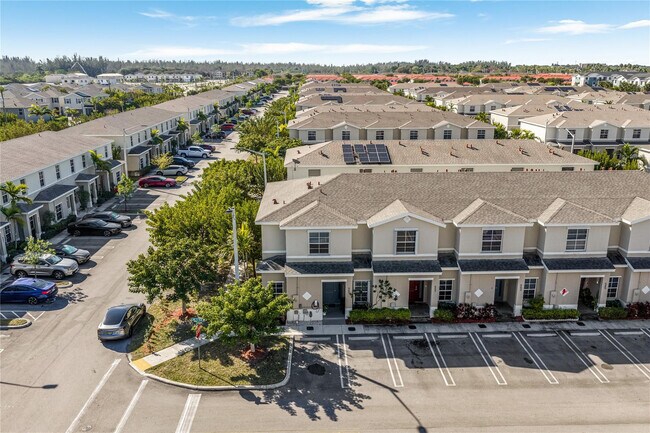 Building Photo - 561 NE 5th Terrace