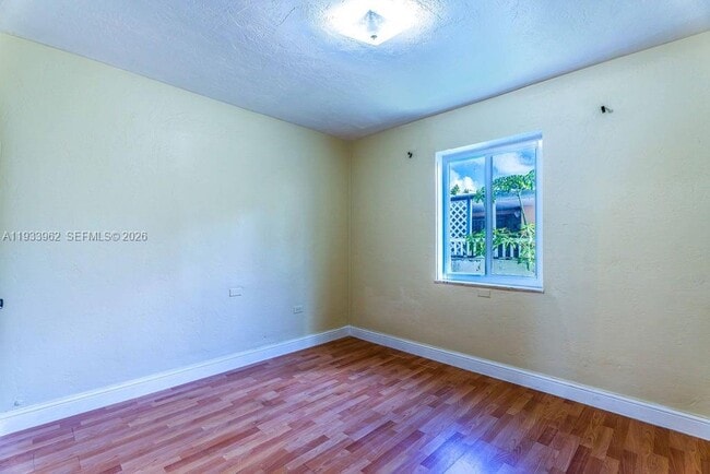 Building Photo - 1265 NE 142nd St