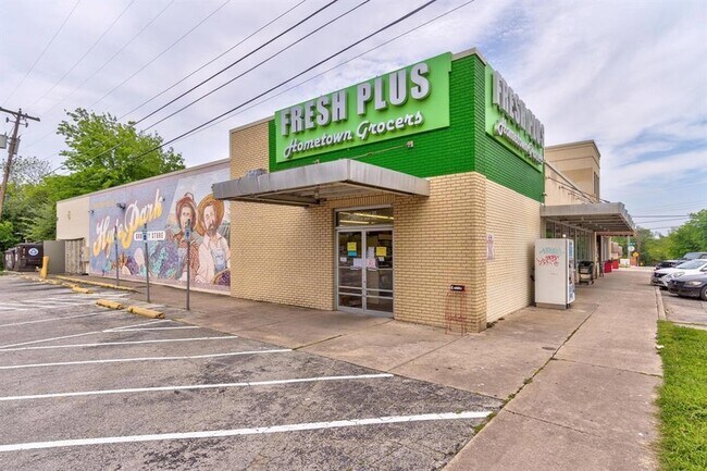 Building Photo - 407 E 45th St