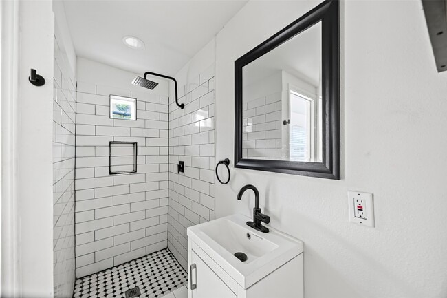 Building Photo - 7303 Market St