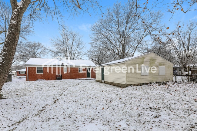 Building Photo - 3913 N Bolton Ave