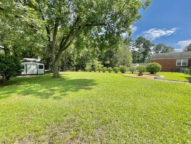 Building Photo - 122 Camellia Dr
