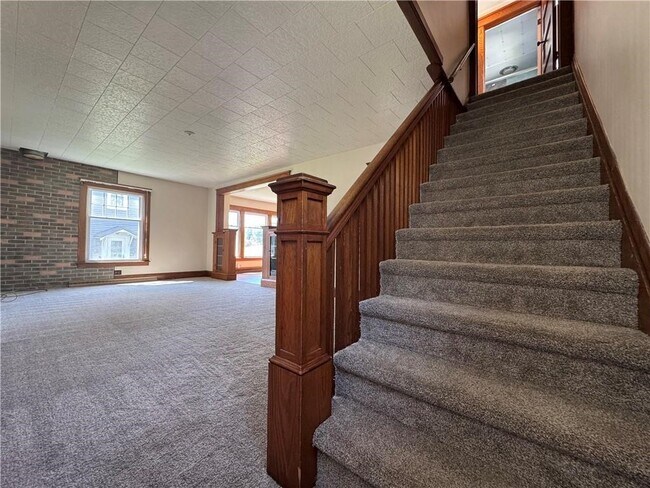 Building Photo - 129 Oakwood Ave