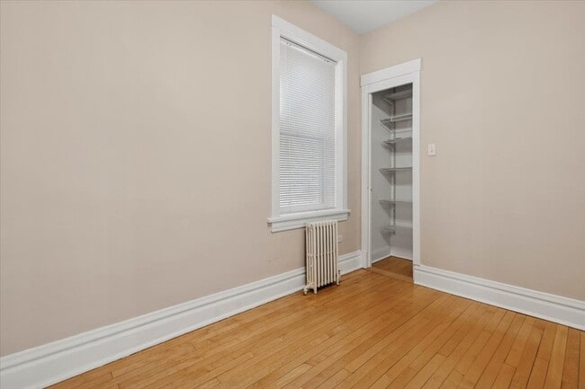 Building Photo - 5033 W Cullom Ave