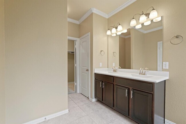 Building Photo - 13839 Rosemere Ln