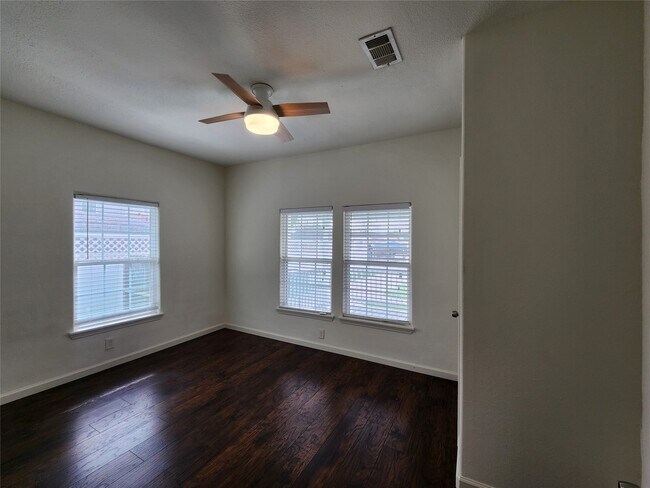 Building Photo - 1105 Erin St