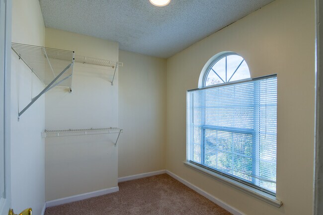 Building Photo - 1051 Waltons Ct