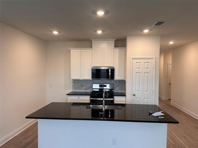 Building Photo - 649 Saxony Dr