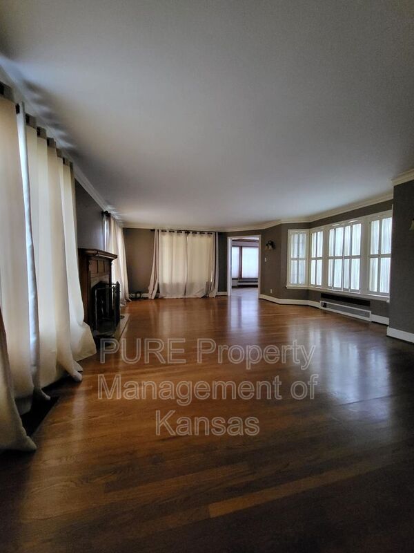 Building Photo - 1501 SW Pembroke Ln