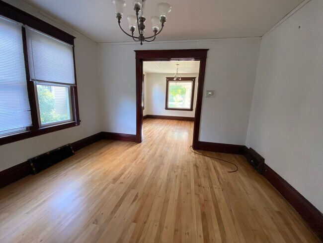 Building Photo - 304 6th Ave NW