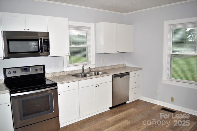 Building Photo - 234 N Eastway Dr