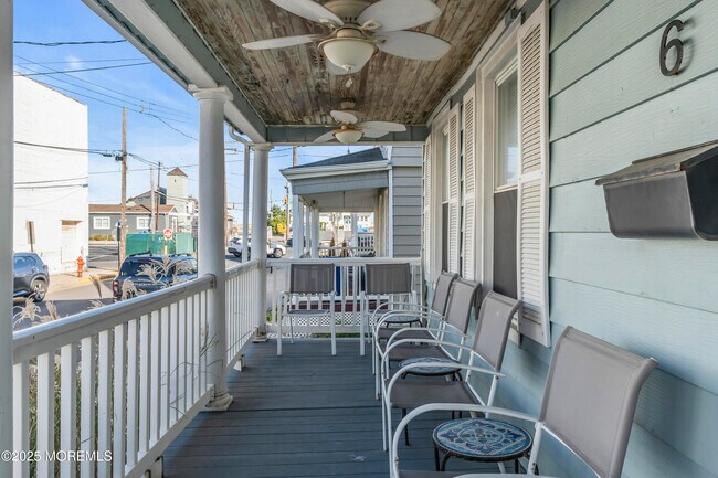 Building Photo - 6 Center St