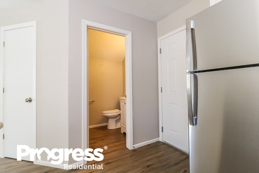 Building Photo - 10907 E Arcadia Ave